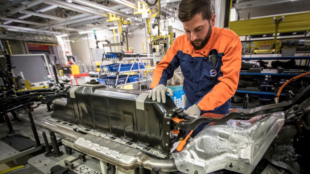 Volvo verzekert zich van de levering van accupakketten.